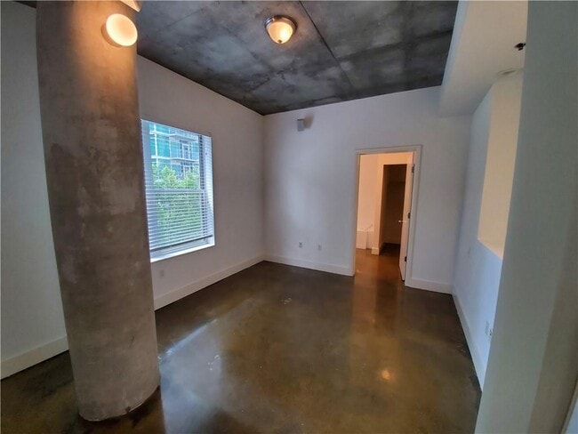 Building Photo - 845 Spring St NW