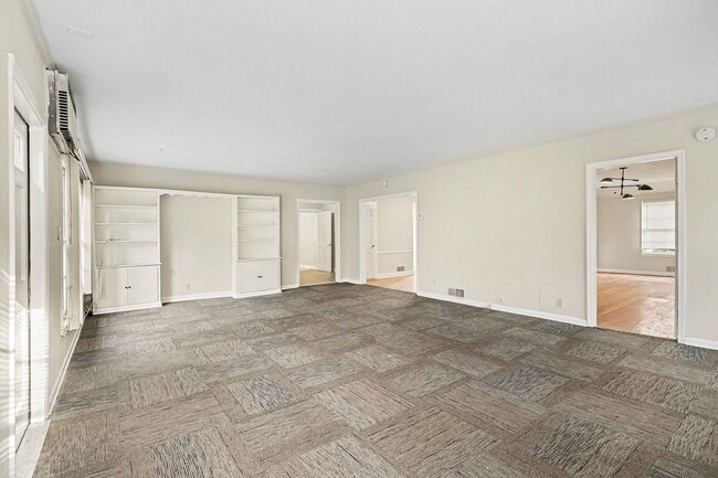 Building Photo - Great Emory Area Rental