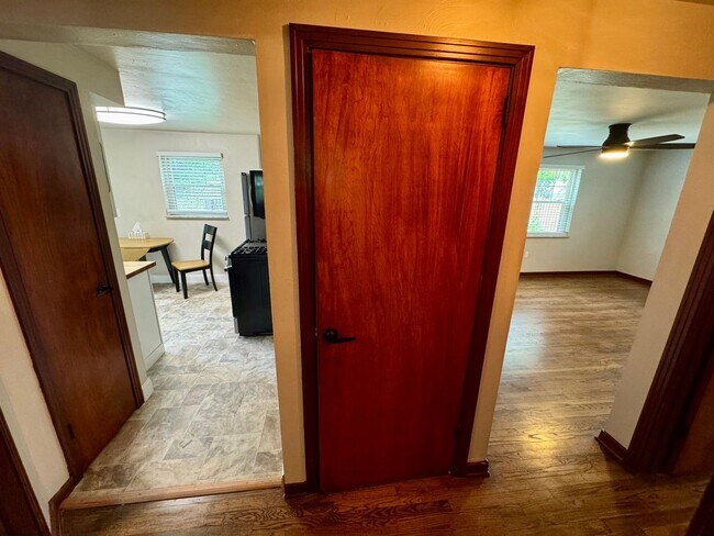 Building Photo - Charming 2-Bed 1-Bath Home in Avalon!