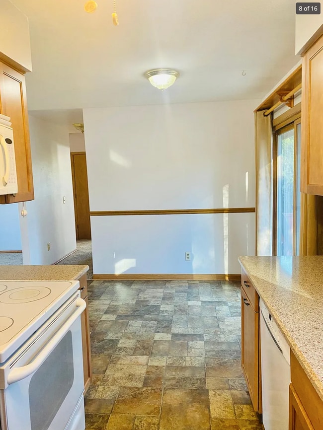 Building Photo - 237 Willow Dr