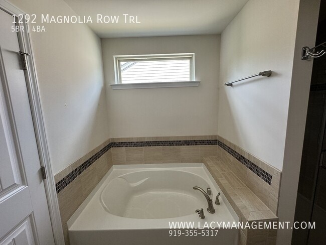 Building Photo - 1292 Magnolia Row Trail