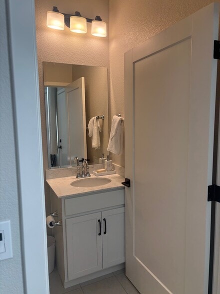 Bedroom #2 bathroom - 451 Dowitcher Walk