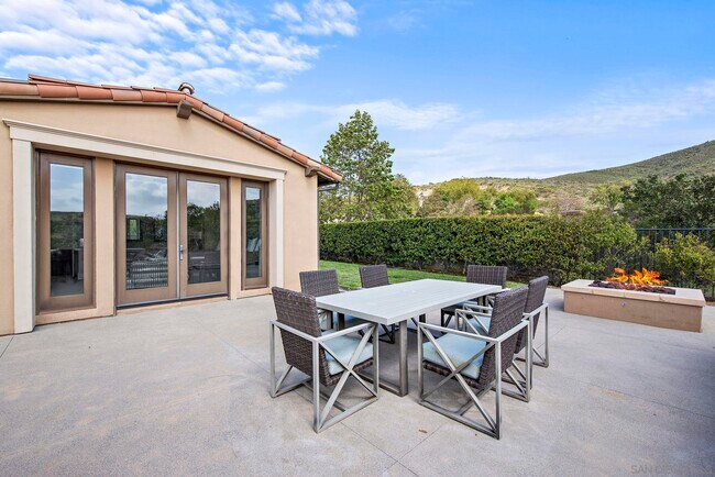 Building Photo - 14748 Valle Del Sur Ct