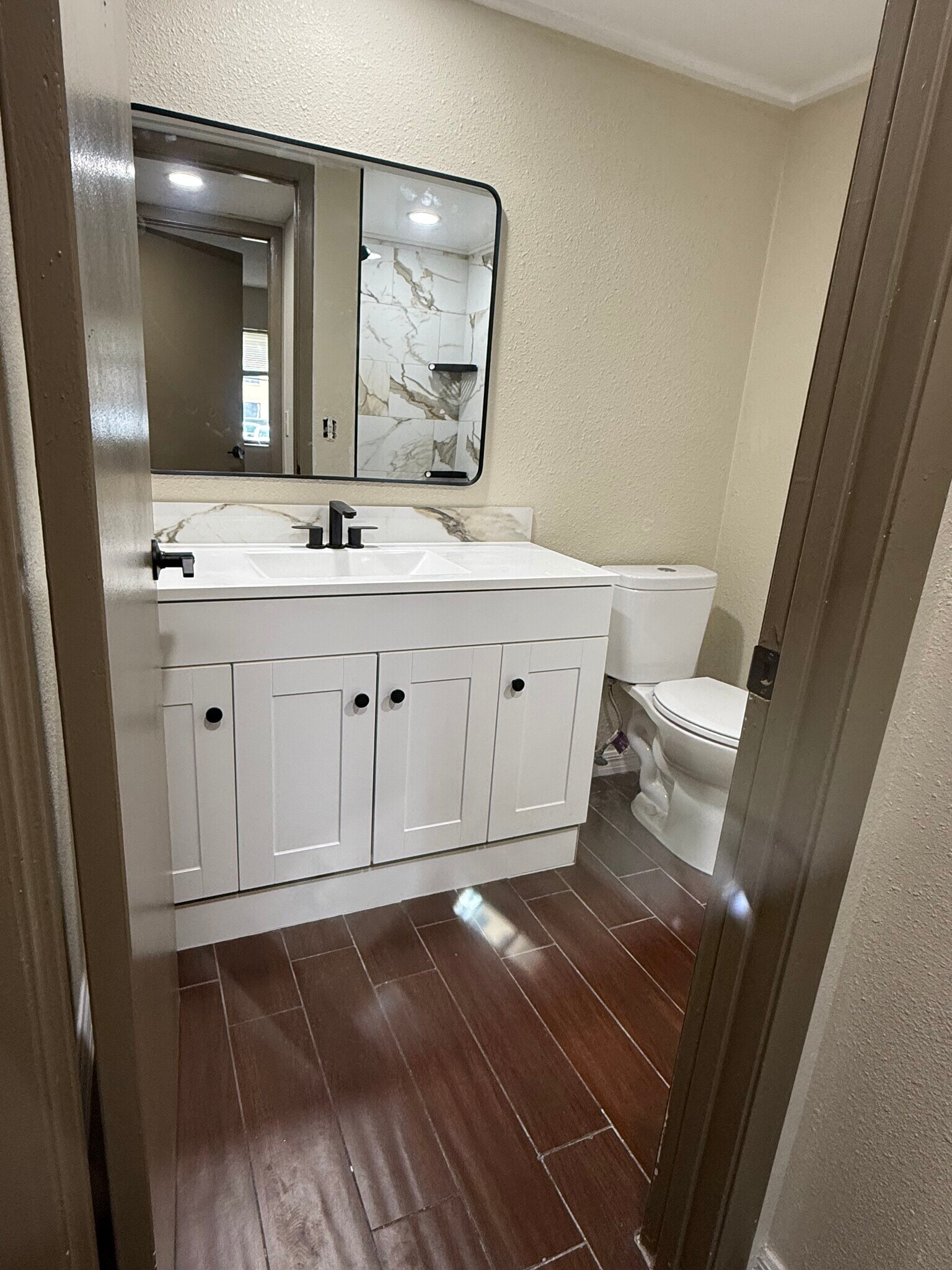 Building Photo - 2541 Oak Park Way