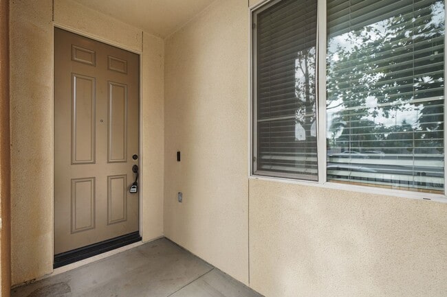 Building Photo - Prime Location! RARE Opportunity to LEASE 4/3.5 Spacious TownHome IN GARDEN GROVE!