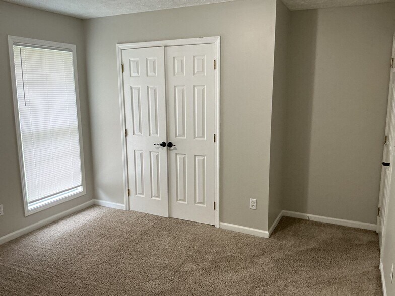 Building Photo - 10 Birdsong Cv