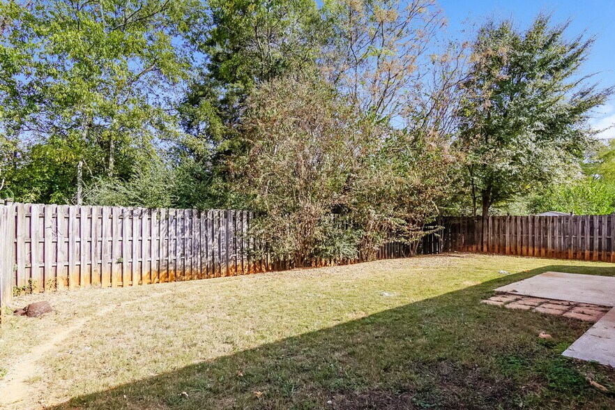 Building Photo - 200 Stonecreek Pl