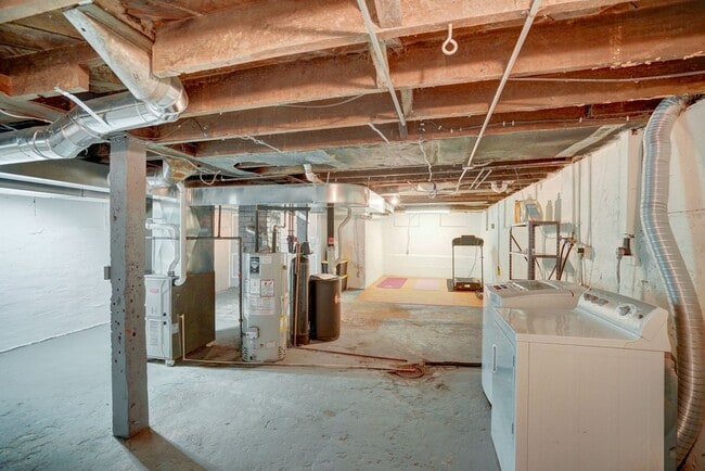 Building Photo - 1606 Steensland Dr