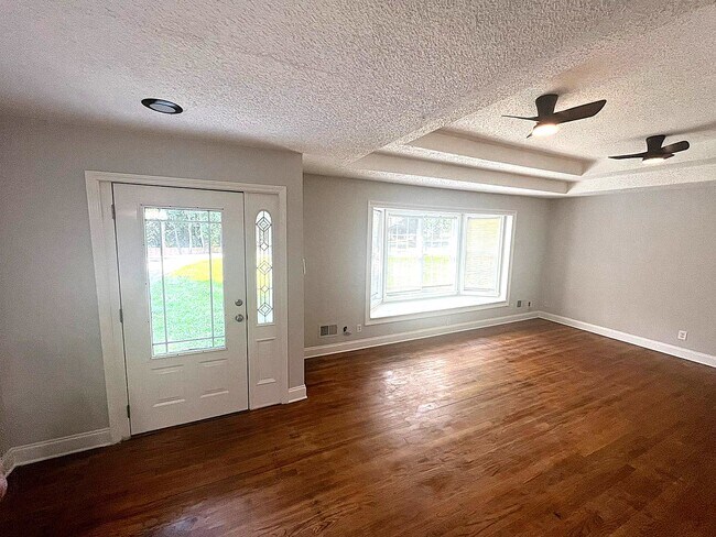 Building Photo - 3932 Fraser Cir