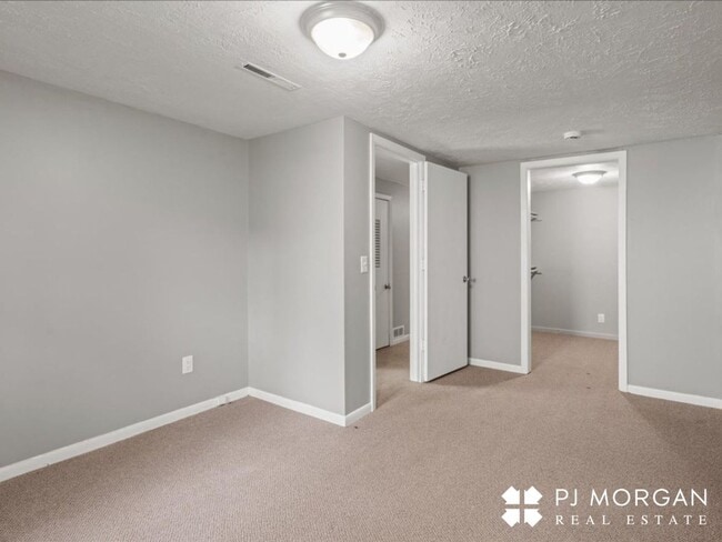 Building Photo - Millard Rental Ready to Impress!