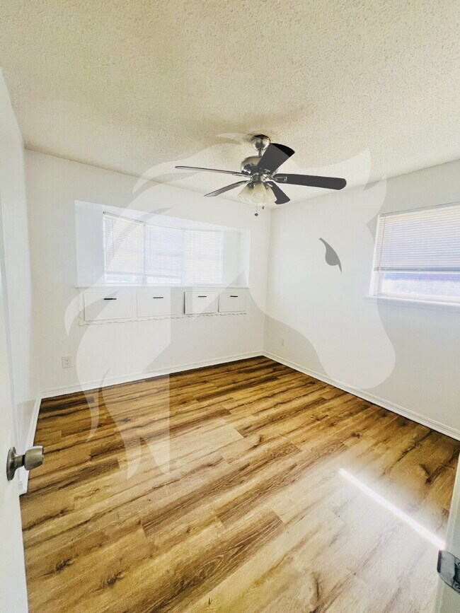 Building Photo - "Charming 4-Bedroom Home with Spacious Living at 840 North Windemere Drive, Moore, OK!"