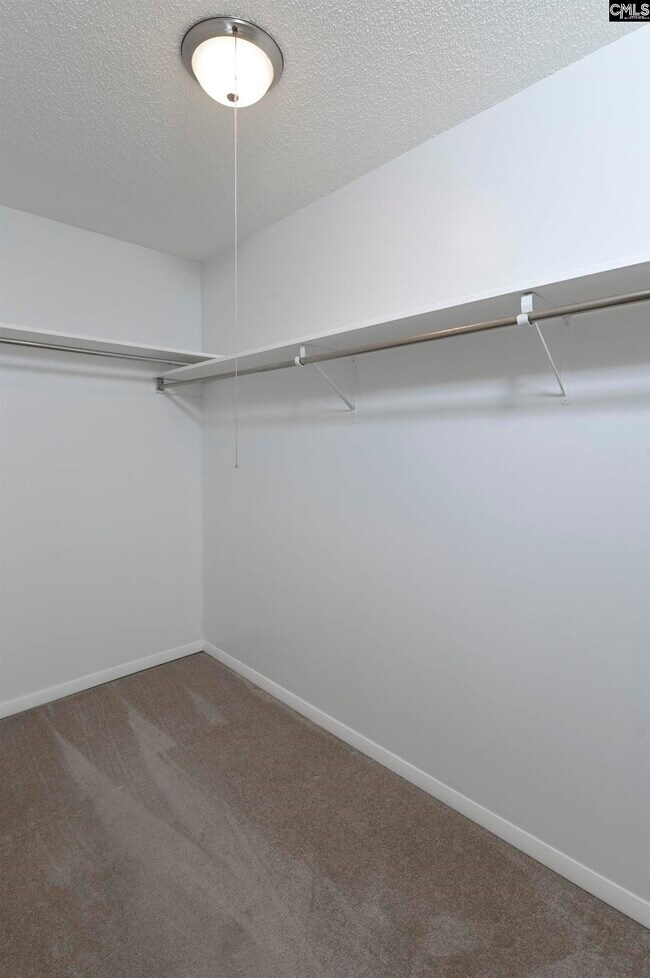 Building Photo - 220 N Donar Dr