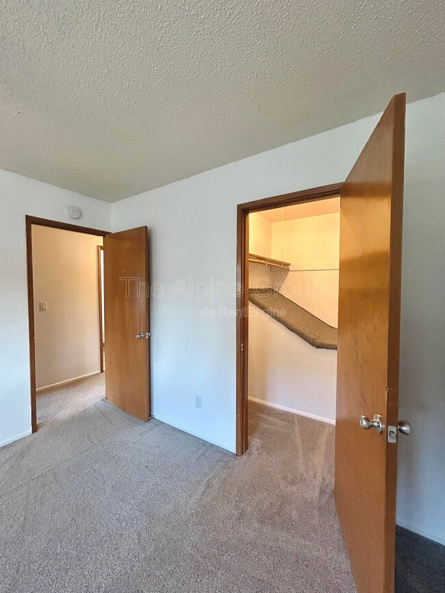 Building Photo - 6080 SW Valley Ave