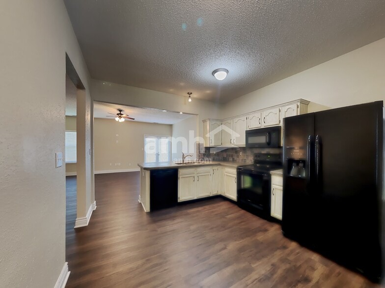 Building Photo - 12247 Inside Trail