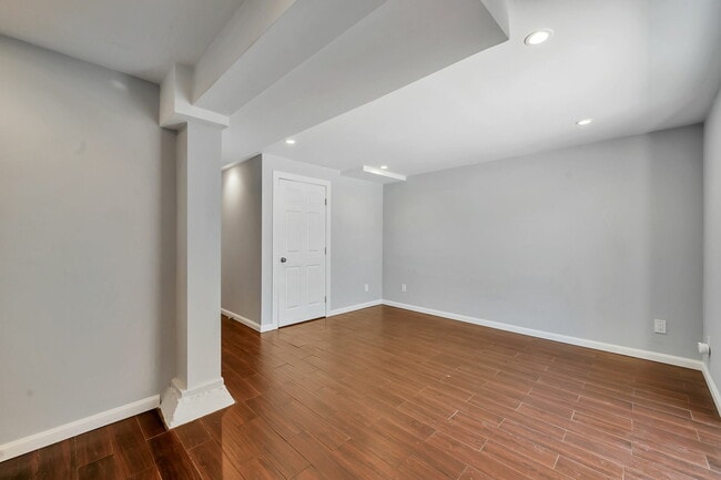 Building Photo - 91 Middlefield Dr