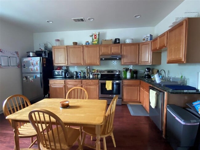 Building Photo - 615 W N Loop Blvd