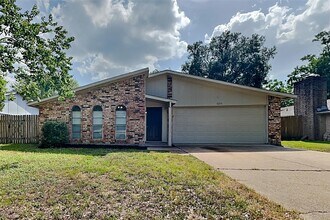 Building Photo - 18311 Navajo Trail Dr