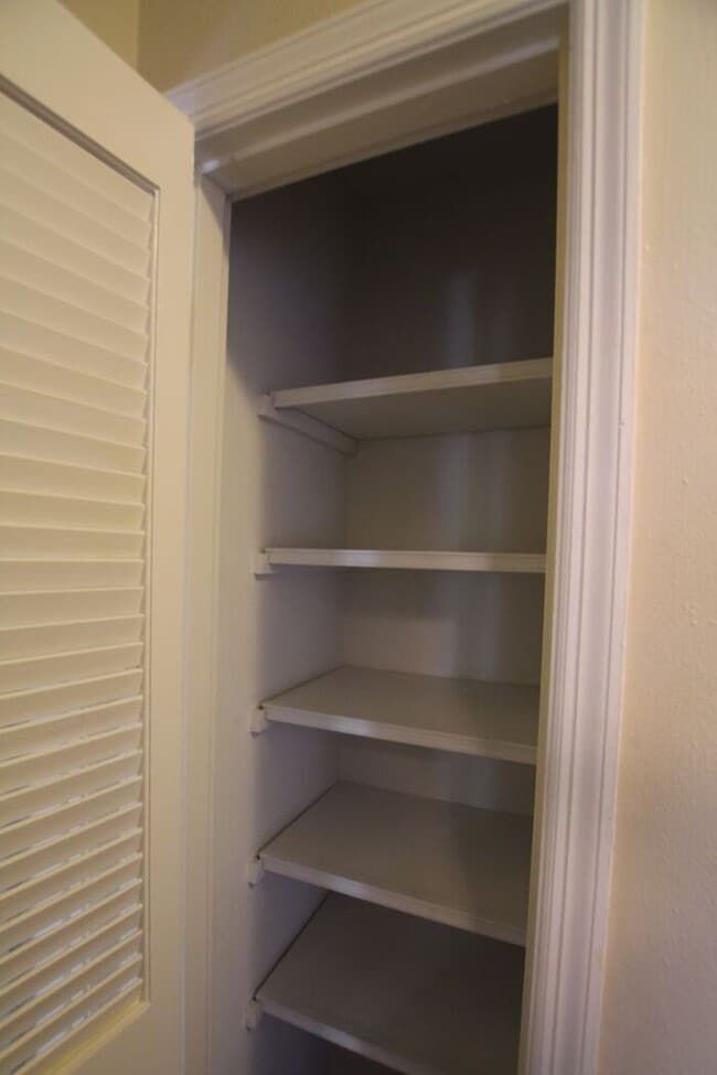 Building Photo - Available Now! 3 bedroom 2.5 bath townhome...