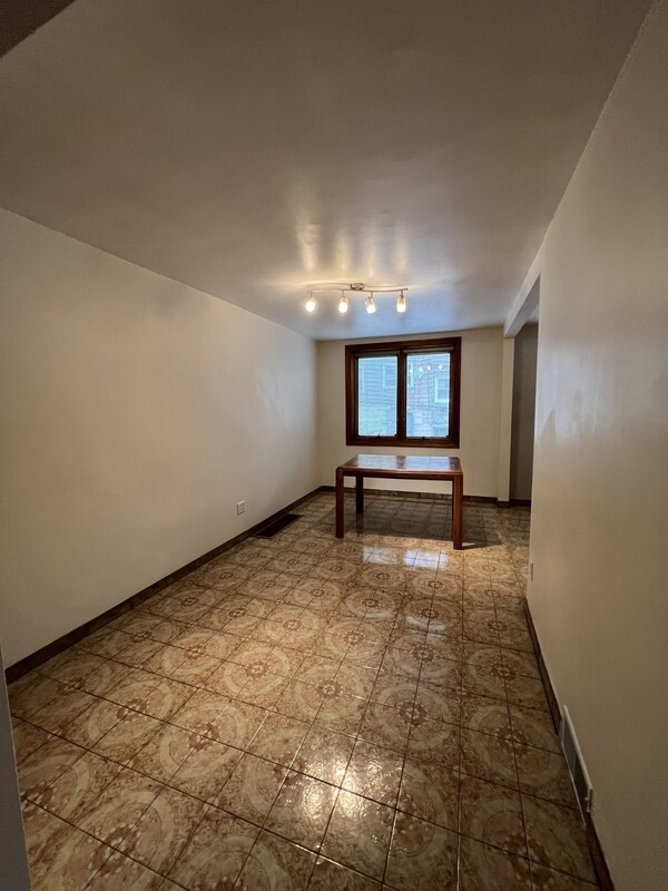 Building Photo - 1345 N 76th St
