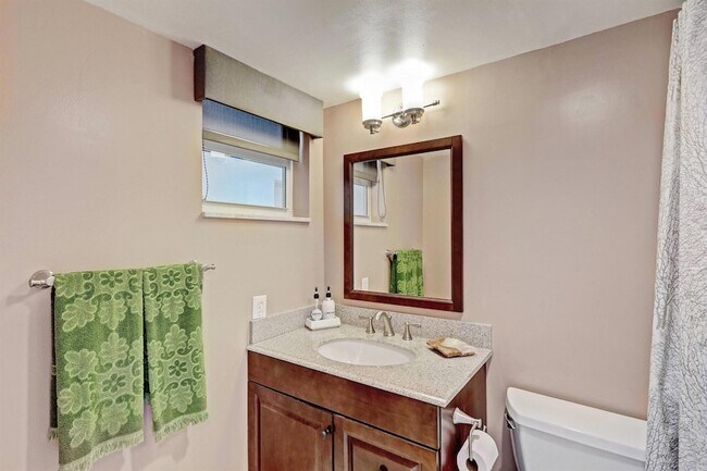 Building Photo - 1820 New Palm Way