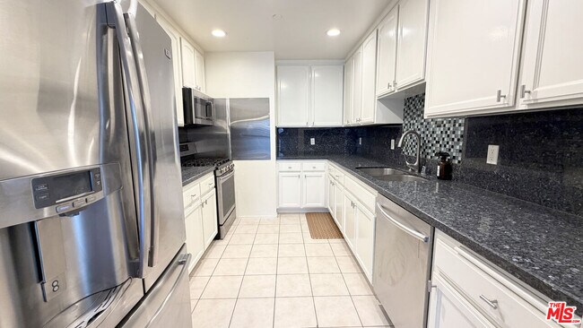 Building Photo - 956 S Wilton Pl