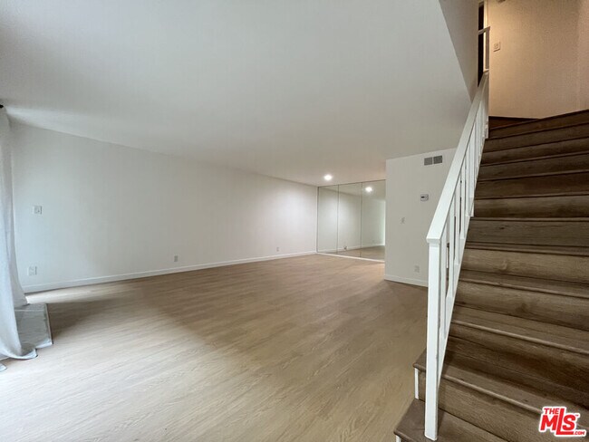 Building Photo - 5115 Kester Ave