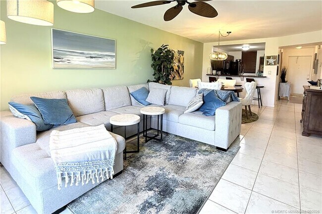Building Photo - 9940 S Ocean Dr