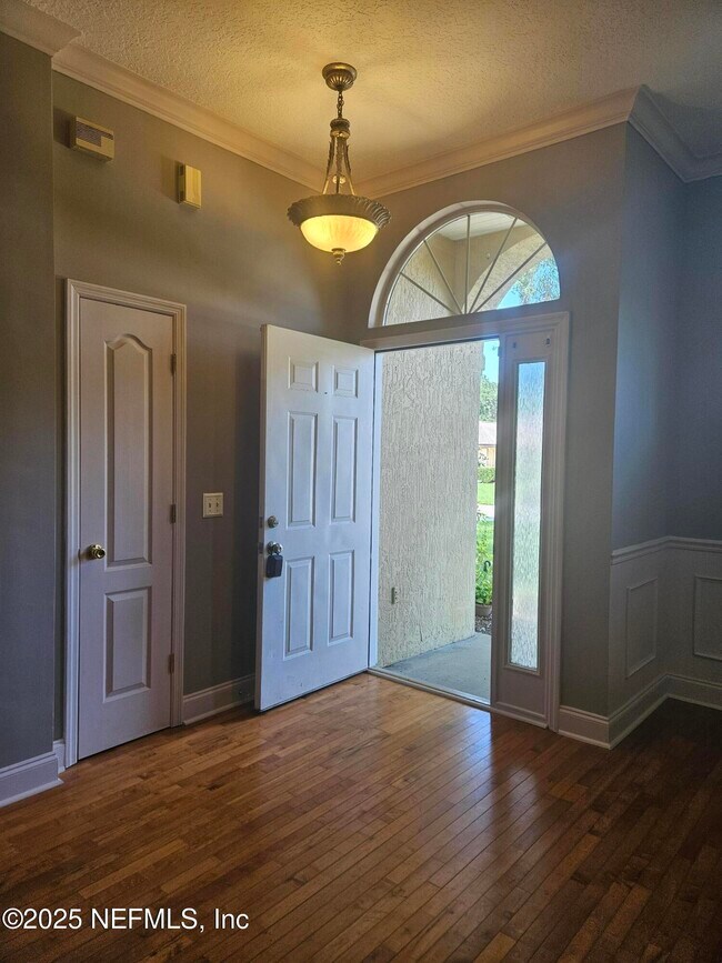 Building Photo - 2338 Cool Springs Dr N