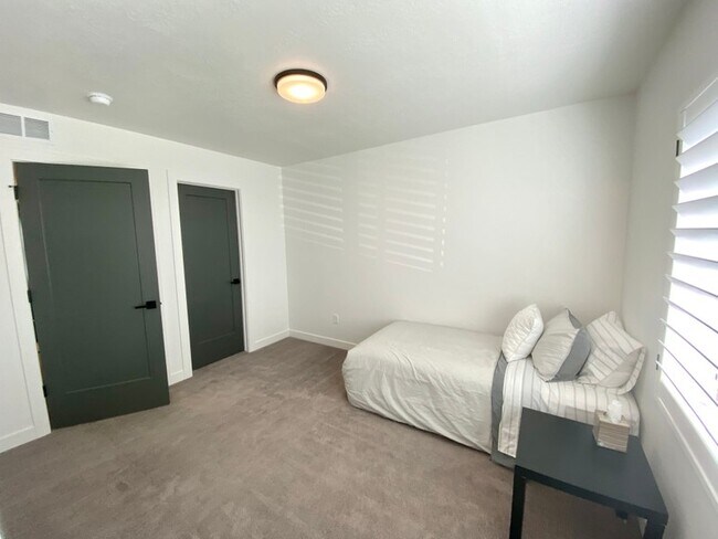 Building Photo - 620 N Orch Dr