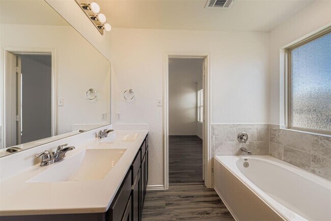 Building Photo - 21413 Bird Wing Dr