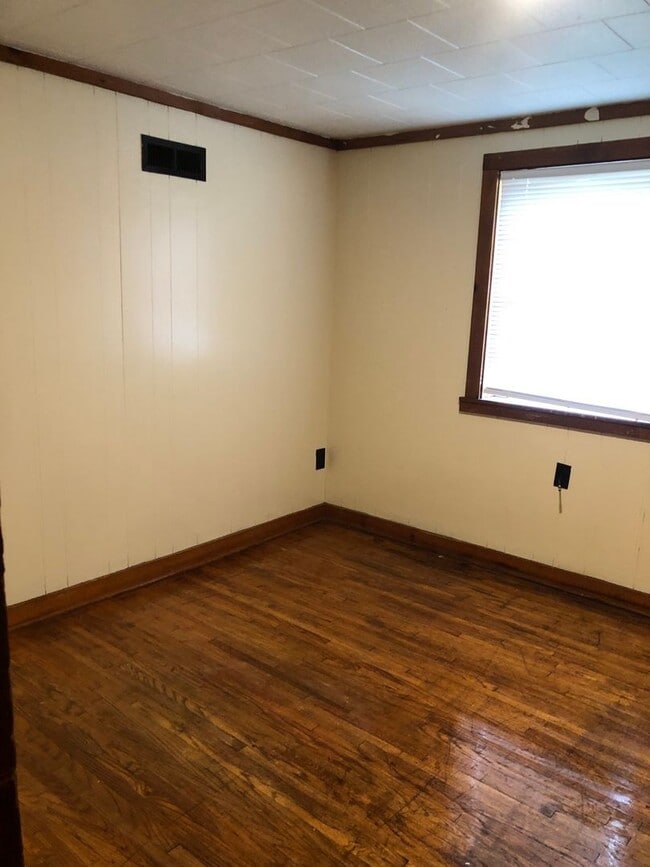 Building Photo - 4 Bedroom and 3 Bathroom home NLR