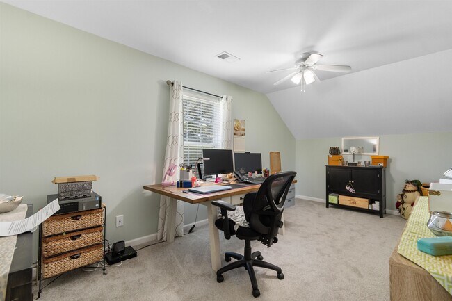 Building Photo - 161 Barclay Dr