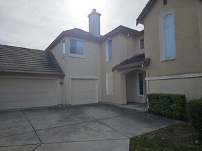 Building Photo - 35 Klondike Ct