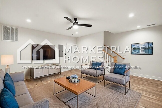 Building Photo - 1034 E Trinity Ln