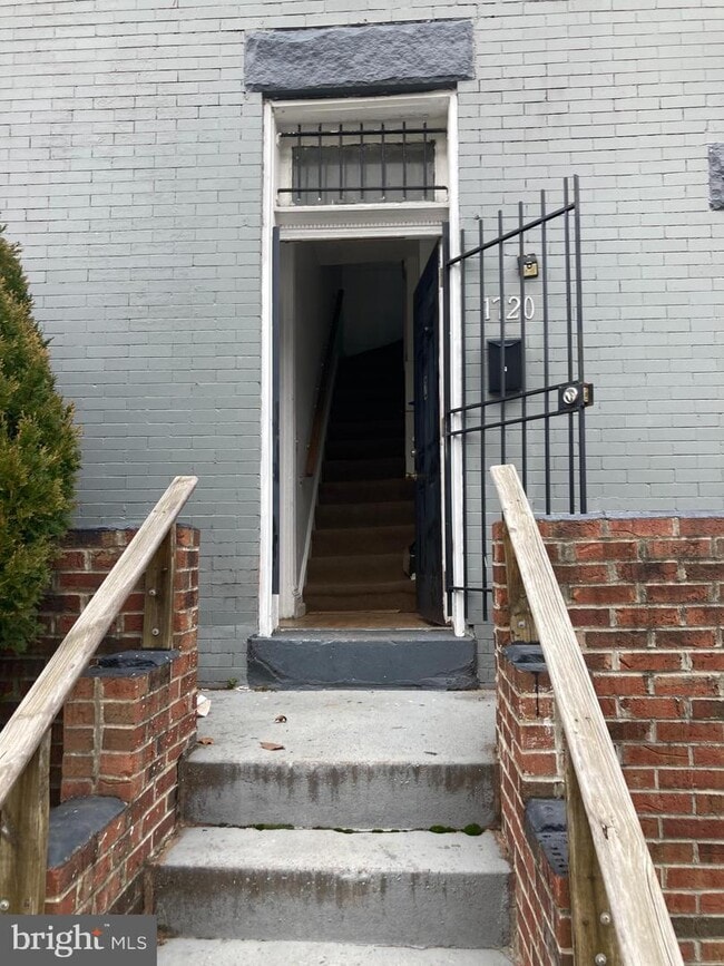 Building Photo - 1720 1st St NW