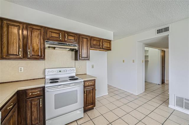 Building Photo - 2200 Sequoia Ln