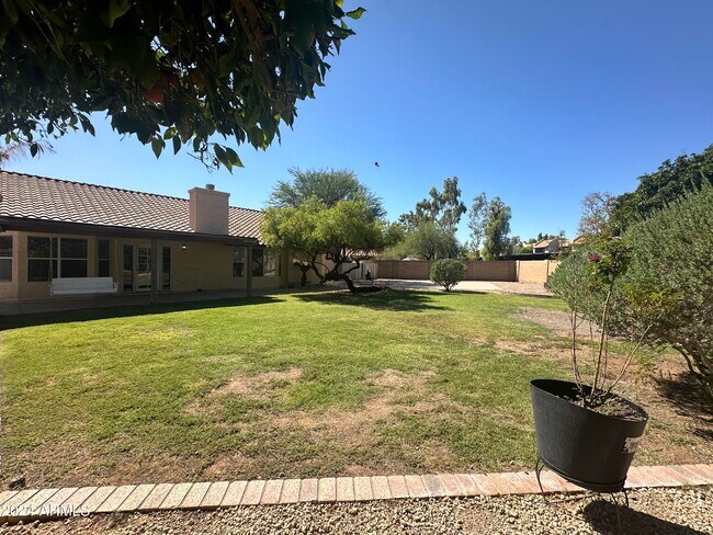 Building Photo - 1300 W Boston St