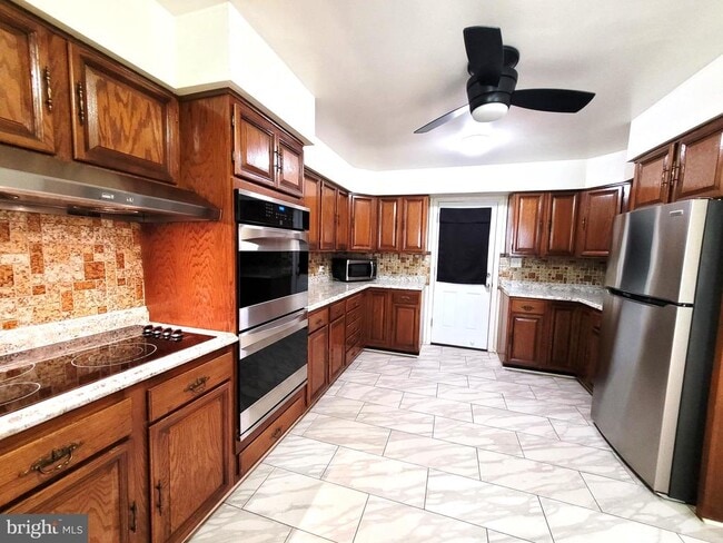 Building Photo - 6409 Higham Dr