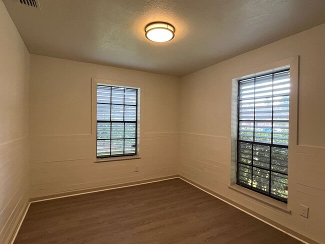 Building Photo - 3 Bedroom 2 Bath Southside!!