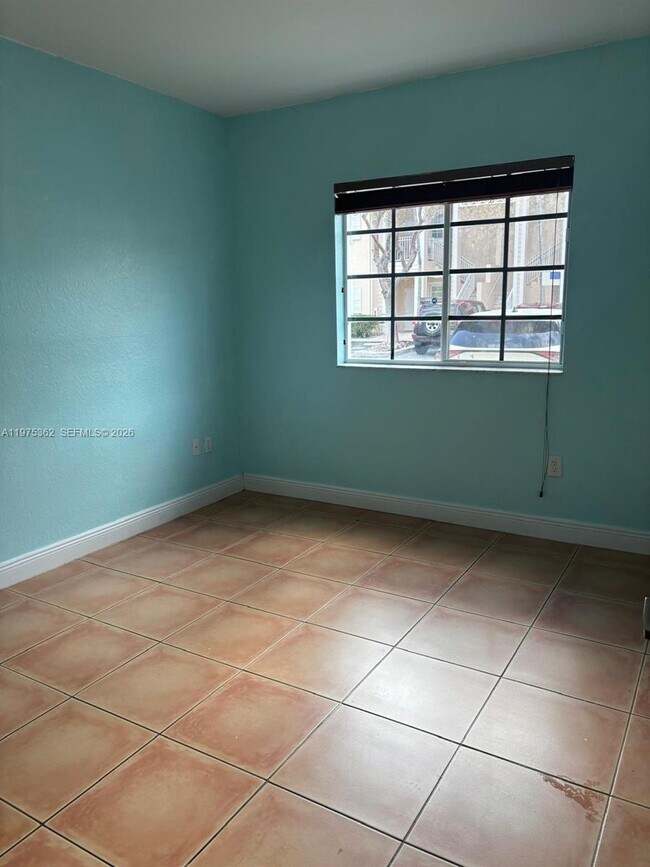 Building Photo - 371 NE 26th Terrace