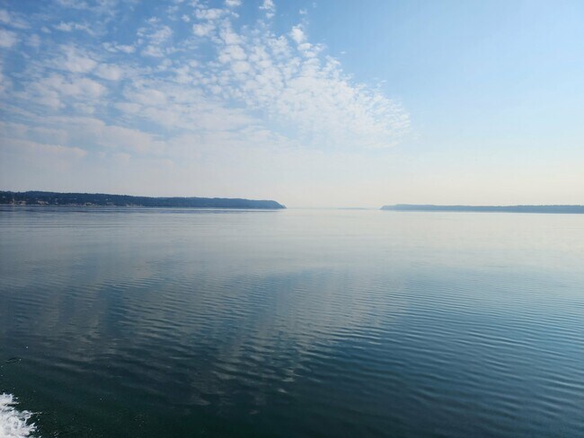 Building Photo - 19118 Soundview Dr NW