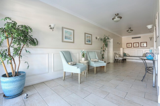 Elegant Lobby Entrance - 1457 Reeves St