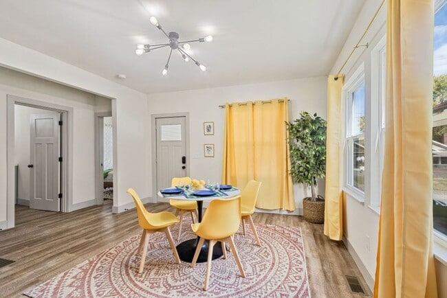 Building Photo - Beautiful renovated home!