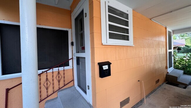 Building Photo - 416 Alexander Hamilton Dr