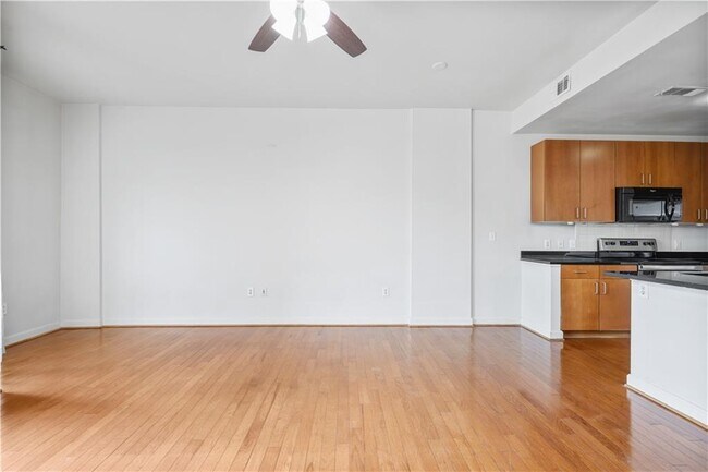 Building Photo - 711 Cosmopolitan Dr NE