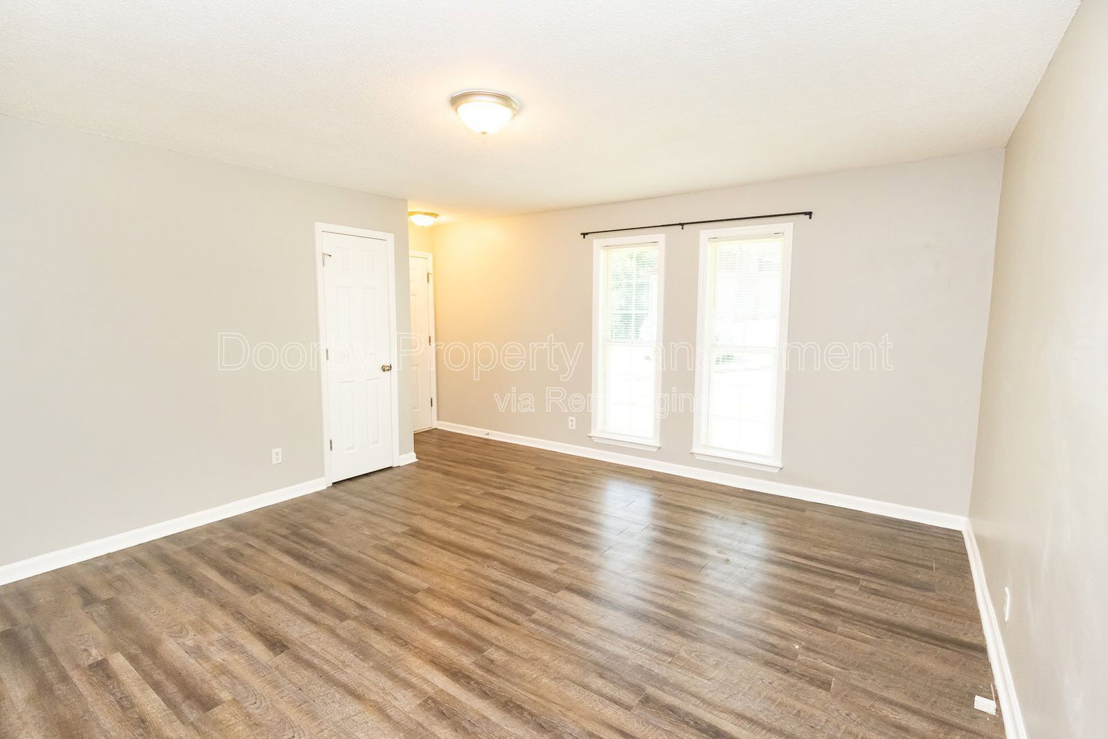 Building Photo - 901 Forest Dale Ln