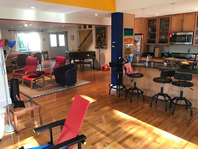 Building Photo - 2354 King Pl NW