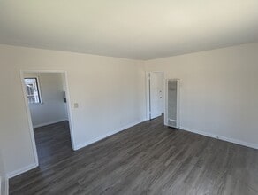 Building Photo - 727 Portola Ave