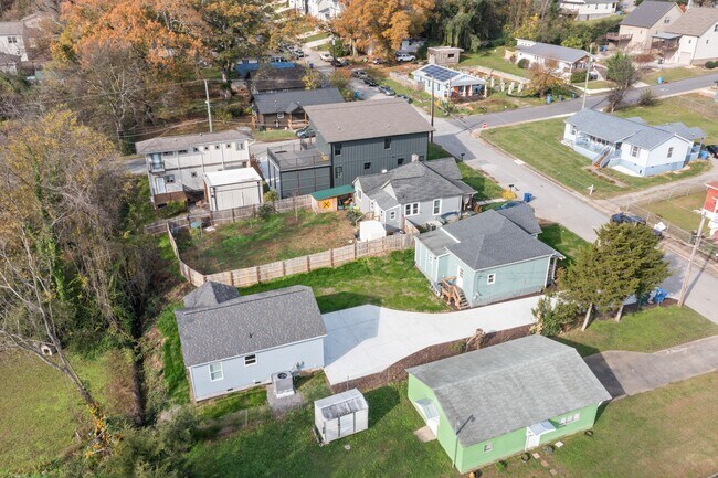 Building Photo - 24 Sawyer St