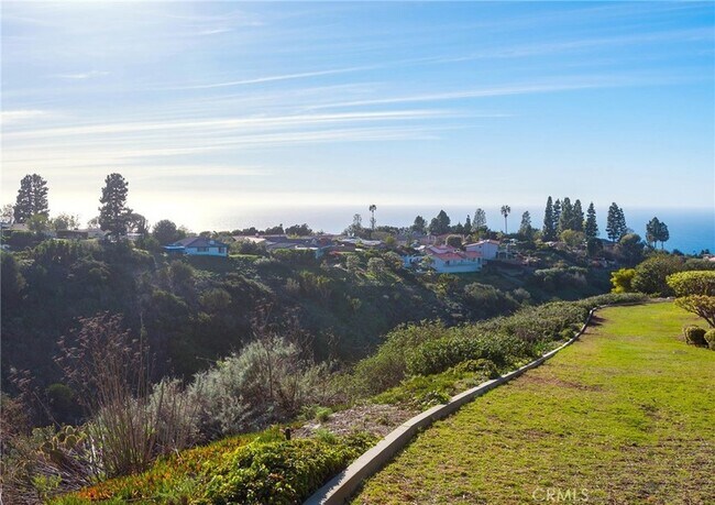 Building Photo - 6542 Ocean Crest Dr